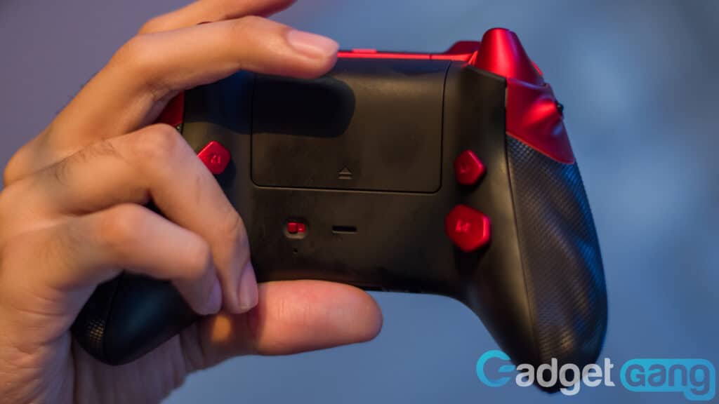 Image shows the MegaModz Xbox Series Controller finger placement